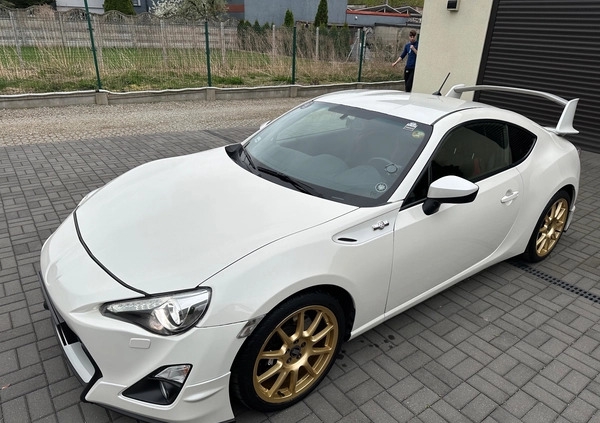 Toyota GT86 cena 89999 przebieg: 70000, rok produkcji 2013 z Serock małe 497